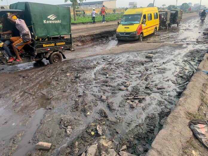 Détournements à Kinshasa : Routes Fantômes et Millions Évaporés