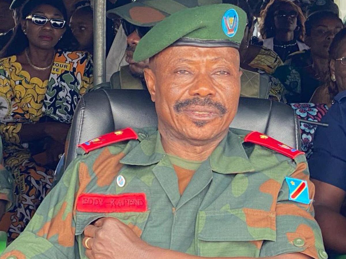 Goli spivachki fotosurati