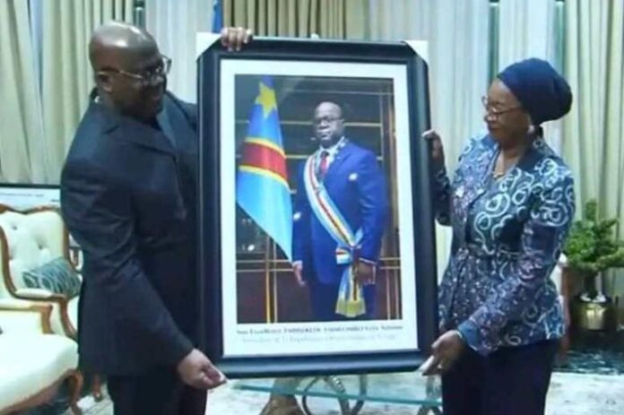Le nouveau portrait officiel de Félix Tshisekedi révélé : entre symbolisme et culture nationale