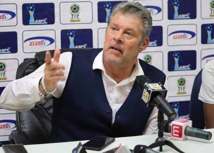 Luc Eymael face à son destin : le football congolais secoué par des accusations de racisme