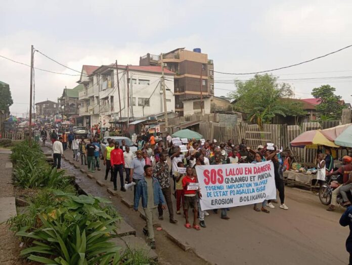 Kinshasa : Une tête d'érosion menace d'engloutir des quartiers entiers