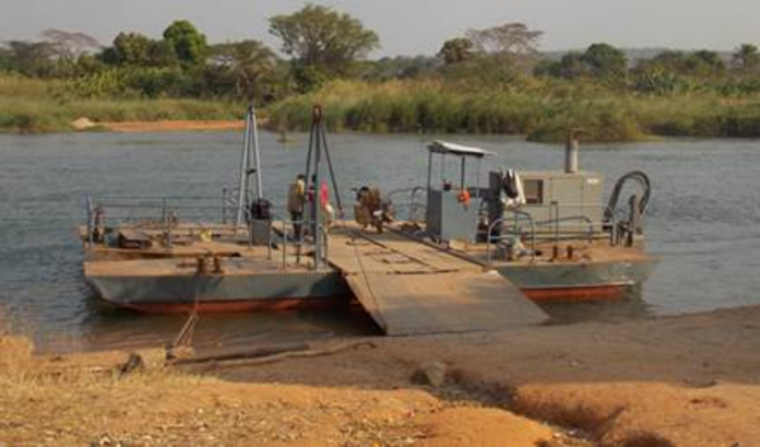 Urgence sur le fleuve Congo : Un bac à bout de souffle entre Songololo et Luozi