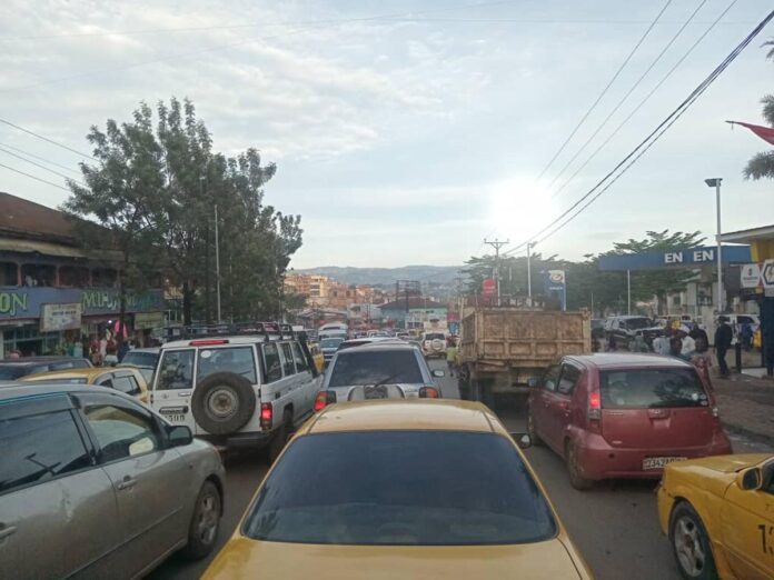 Bukavu paralysée : Embouteillages monstres et prix de course s'envolent