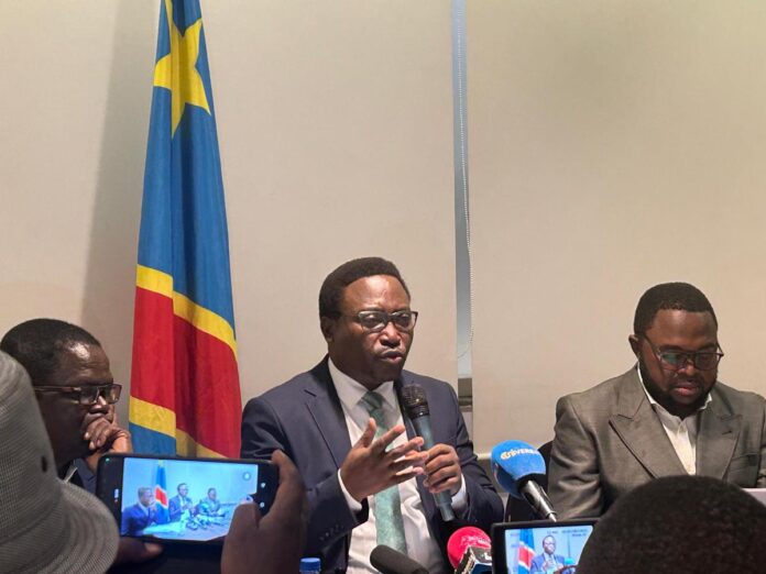 Félix Tshisekedi et la voie référendaire : Mfumu Ntoto appelle à une réforme constitutionnelle