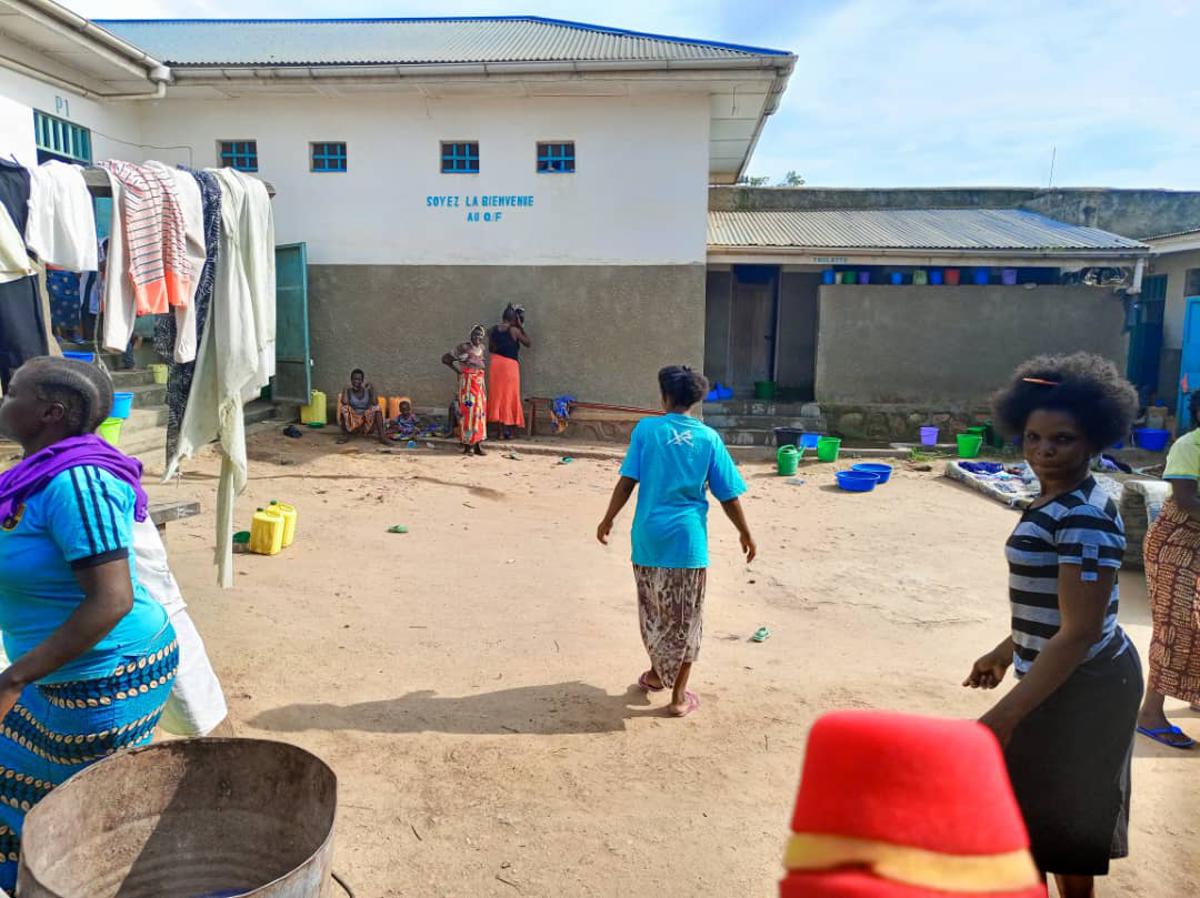 Ituri : Plus de 150 détenus escroqués par de faux greffiers à Bunia