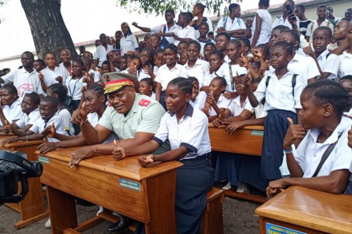 Ngiri-Ngiri : Le Service national offre 600 bancs-pupitres pour relancer l'éducation