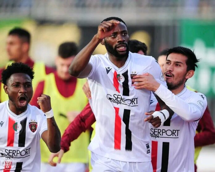 Coup de tonnerre en CAF : Kevin Mondeko et l'USM Alger éliminés aux tirs au but par le CS Constantine !
