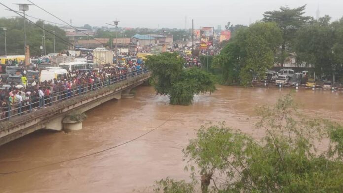 Kinshasa sous les eaux : 14 communes privées d'eau potable après des pluies diluviennes, le gouverneur Bumba annonce des mesures d'urgence