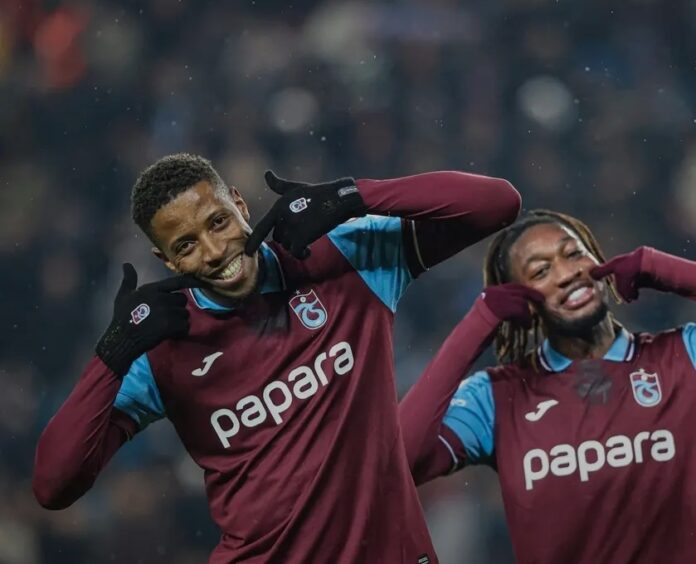 Simon Banza, le Lion congolais qui rugit en Turquie : 18ᵉ but et rêve européen pour Trabzonspor !