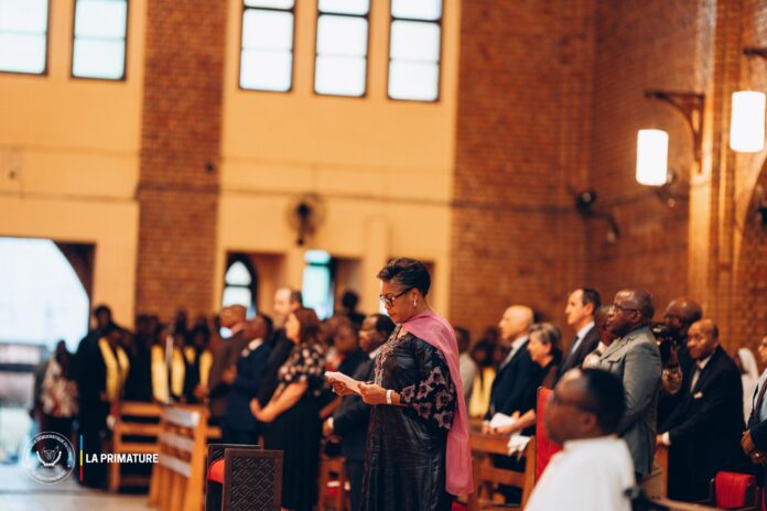 Kinshasa sous l'émotion : Judith Suminwa et l'Église congolaise rendent un hommage politique au Pape François