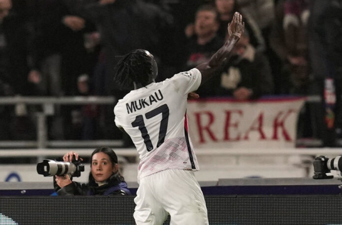 Ngal'ayel Mukau de retour : Le crack congolais de Lille surmonte sa blessure et vise déjà le terrain !