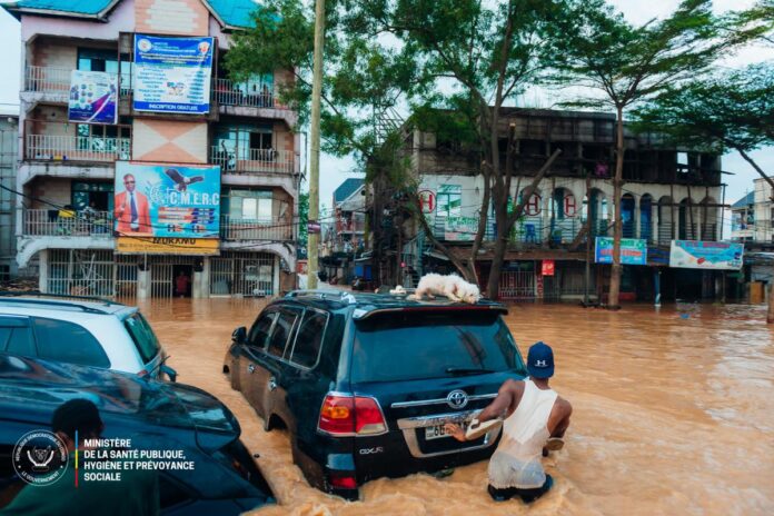 Kinshasa sous les eaux : Le gouvernement ordonne la destruction massive d'habitations illégales