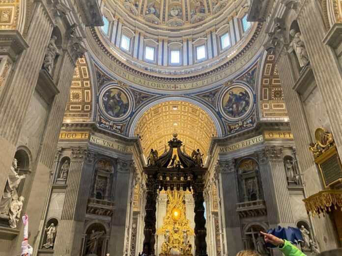 Conclave 2024 : Le Cardinal Ambongo de la RDC parmi les électeurs du prochain Pape – L'Église face à un tournant historique