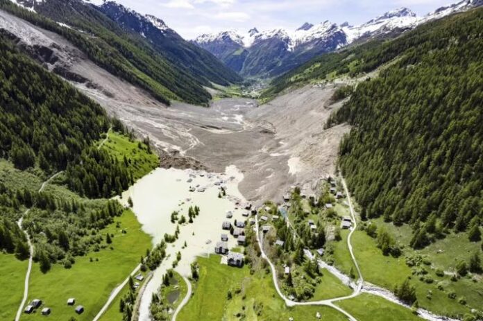 Suisse : un lac mortel menace le Valais après l'éboulement du glacier du Birch