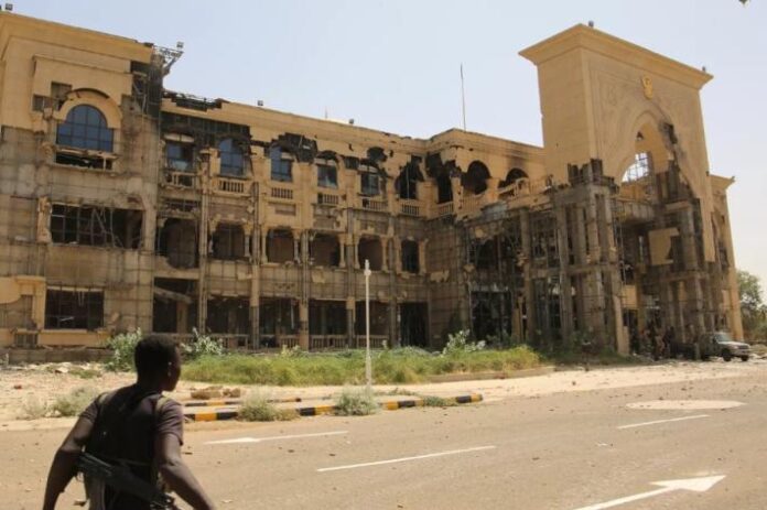 Soudan : Le palais présidentiel de Khartoum bombardé, les paramilitaires défient le pouvoir dans un cauchemar sans fin