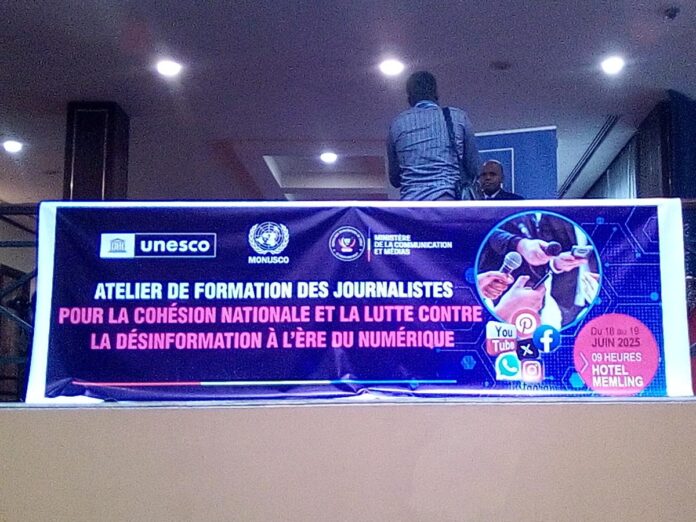Kinshasa arme 50 journalistes contre la désinformation numérique pour sauver la cohésion nationale