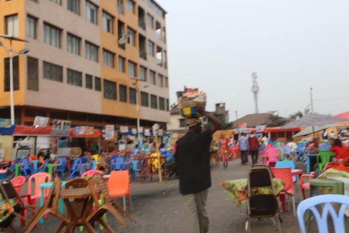 Kananga : Des centaines d'enfants livrés à eux-mêmes dans une kermesse, la LIZADEEL alerte sur les risques d'abus