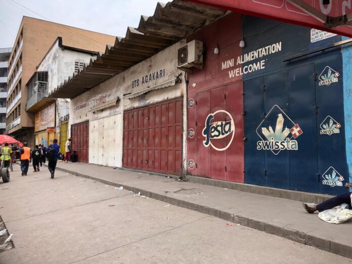 Grève explosive à Kinshasa : les employés des magasins chinois crient justice face au non-paiement du SMIG