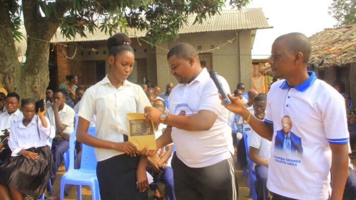 Maniema : Georges Okanda Ungu sauve 50 orphelins de l'échec scolaire