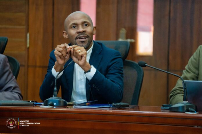 Patrick Muyaya sonne l'alerte : La désinformation sur les réseaux sociaux menace la sécurité de l'Est congolais