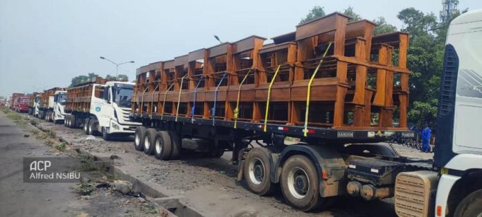 Service National RDC : 1000 bancs pour l'UNILU fabriqués par d'anciens Kuluna