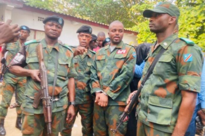 Kinshasa: un policier militaire tabassé après une tentative de vol de moto à Kasa-Vubu