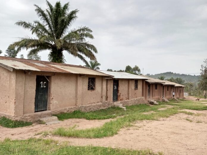 Écoles Assossa Kinshasa: 300 élèves étudient dans un bâtiment de 72 ans délabré