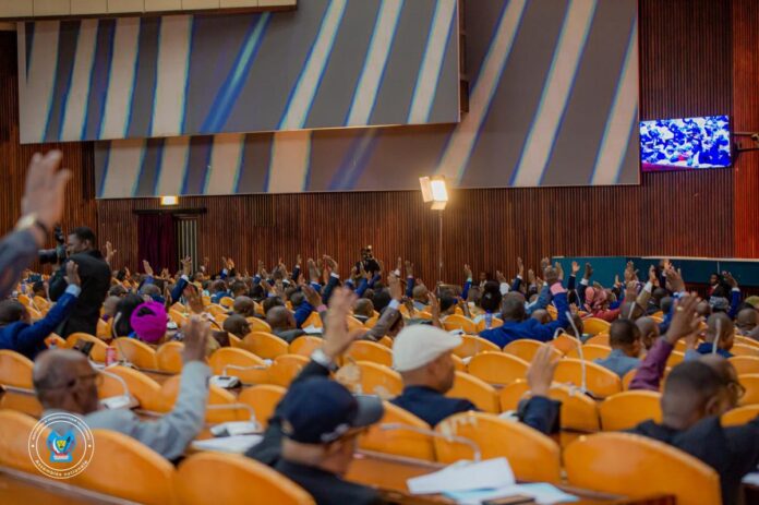 Mukenge Totoro dénonce l'indifférence du Parlement face aux urgences nationales