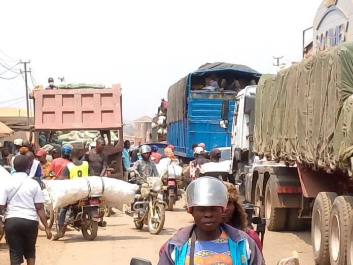 Embouteillages monstres paralysent Matadi : La crise expliquée