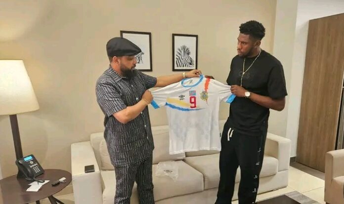 Jephté Kitambala signe à Azam FC : Le transfert qui enthousiasme le football congolais