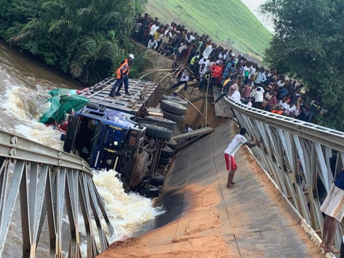 Effondrement du pont Bundwe : la route nationale 1 coupée, le trafic interrompu en RDC