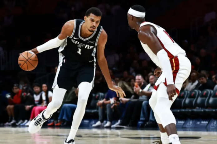 Wembanyama explose Dallas : 40 points et 15 rebonds pour un retour fracassant en NBA