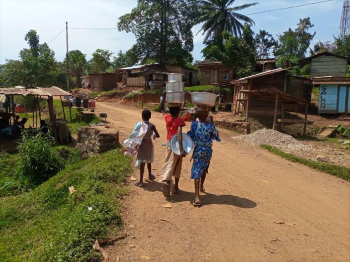 Fabrication marmites aluminium Kinshasa : des jeunes transforment leur destin à Lutendele