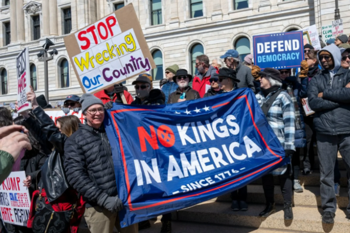 Manifestations États-Unis : 7 millions d'Américains contre le « roi » Trump
