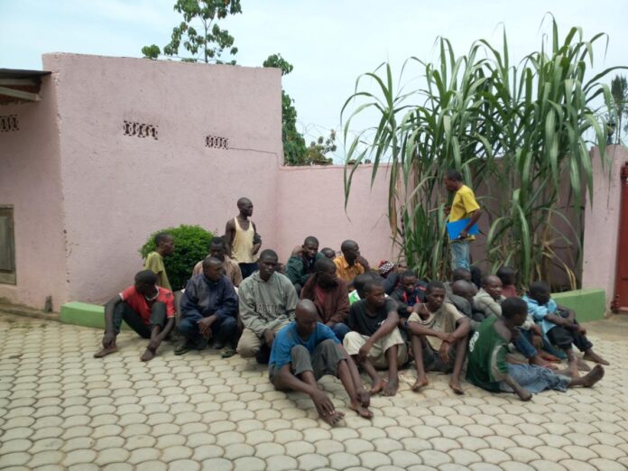 FARDC Beni : 48 combattants ADF et M23 arrêtés avec armes et tenues militaires