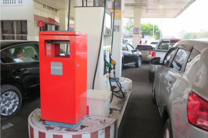 Baisse du carburant en RDC : Daniel Mukoko Samba annonce une réduction de 300 FC