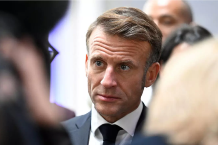 Crise politique en France : l'isolement historique d'Emmanuel Macron
