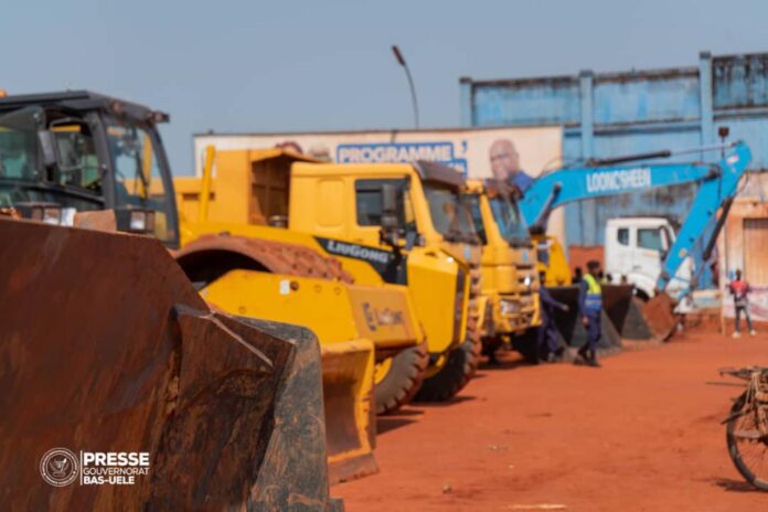 Bas-Uele : 18 engins lourds déployés par Mokeni pour réhabiliter les routes RN4 et RN6