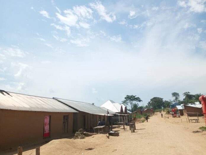 Attaque meurtrière des ADF en Ituri : trois civils exécutés, l'offensive FARDC-UPDF en question