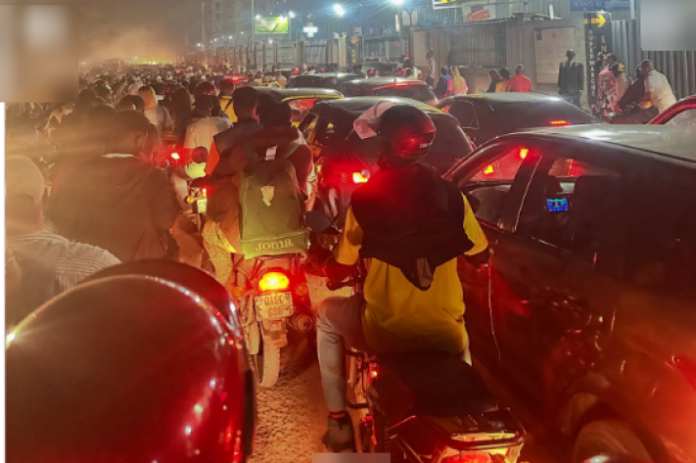 Kinshasa interdit les mototaxis la nuit sur la RN1 : sécurité routière ou précarité accrue ?