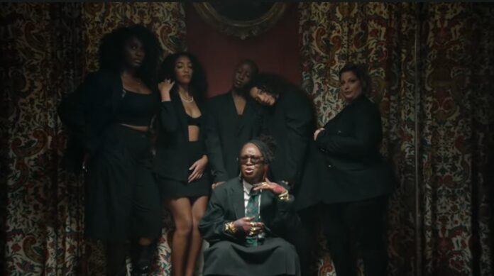 Céline Banza : 'Fille Parfaite', un manifeste androgyne pour l'émancipation des femmes en RDC