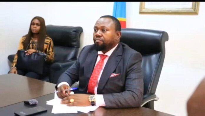 Licenciement arbitraire en RDC : Samuel Mbemba écoute les ouvriers à Kinshasa