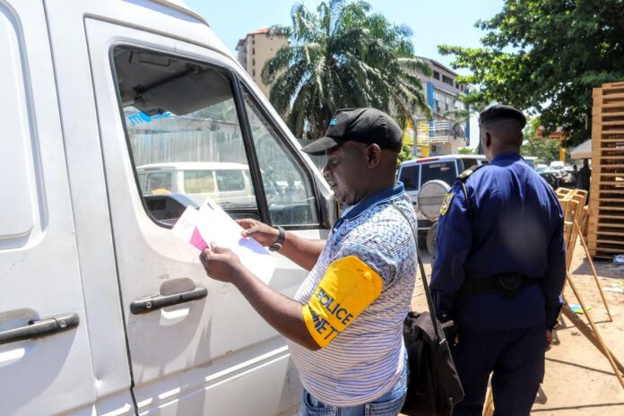 Contrôles routiers à Kinshasa : entre sécurité renforcée et embouteillages monstres