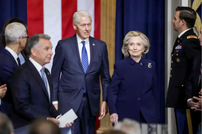 Clinton face au Congrès : témoignage forcé dans l'enquête Epstein sous menace de prison