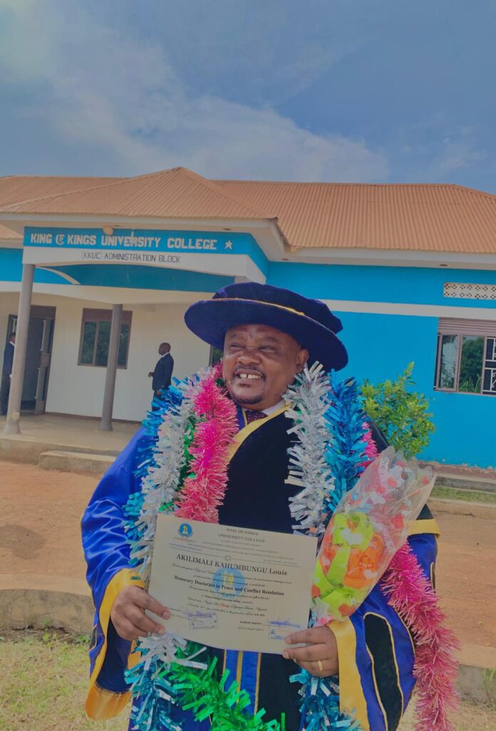 Louis Akilimali honoré en Ouganda : un doctorat pour la paix en RDC ?