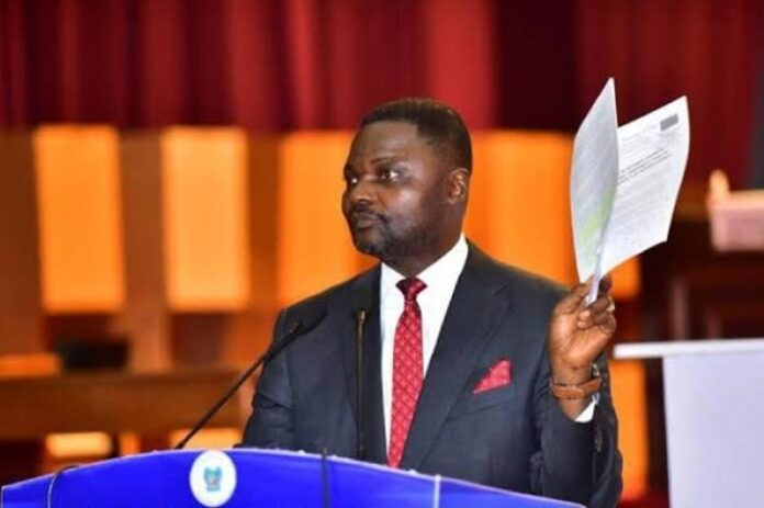 Constitution RDC : À 20 ans, Okundji dénonce l'inapplication et défend le texte face aux velléités de réforme