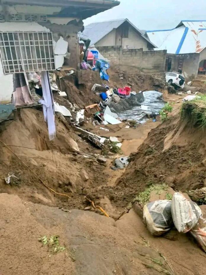 Effondrements et inondations à Kinshasa : deux morts, une ville sous l'eau