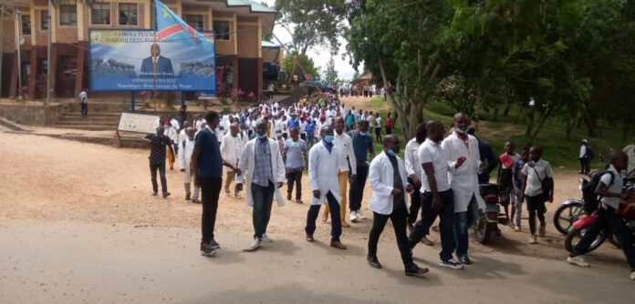 Grève des médecins au Kasaï : Guy Mafuta Kabongo promet un déblocage urgent des salaires