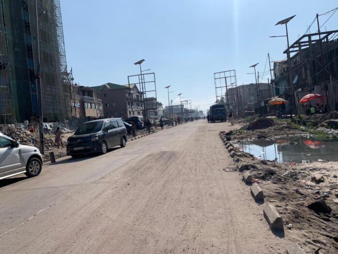 Réhabilitation avenue Kabambare à Kinshasa : entre avancées significatives et défis logistiques