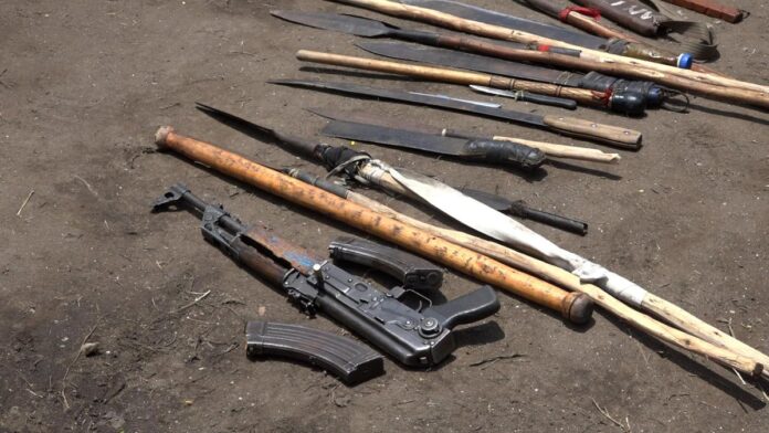 Ituri : Les FARDC récupèrent un lot d'armes du groupe CRP et arrêtent un de ses leaders